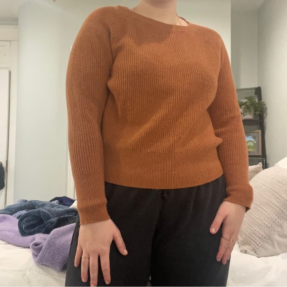 Gap Scoop Neck Knit Sweater | size medium | perfect used condition - Picture 3 of 4